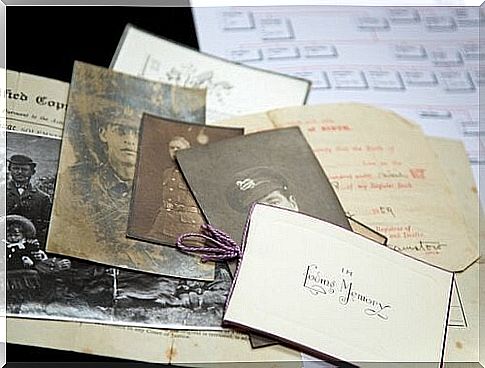 Photographs and ancient letters