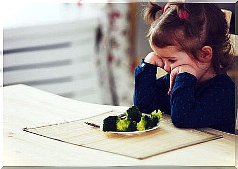 Little girl with food neophobia